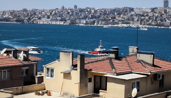 ÜSKÜDAR'DA DENİZ MANZARALI SIFIR BİNADA KİRALIK 2+1 DAİRE