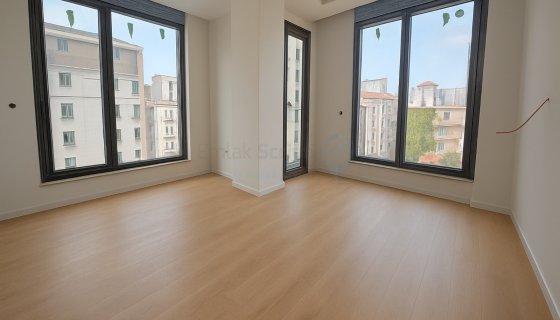 SUADİYE'DE SATILIK YENİ BİNADA MODERN YAPILMIŞ 2+1 DAİRE